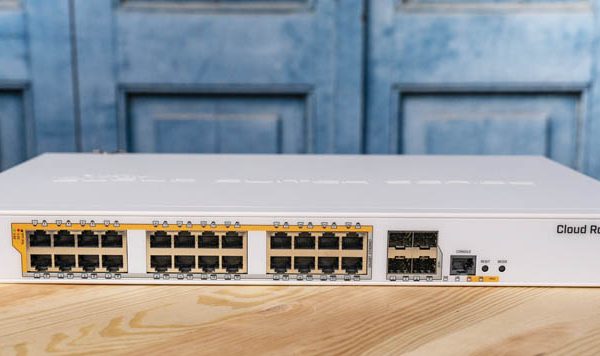 MikroTik CRS328-24P-4S+RM